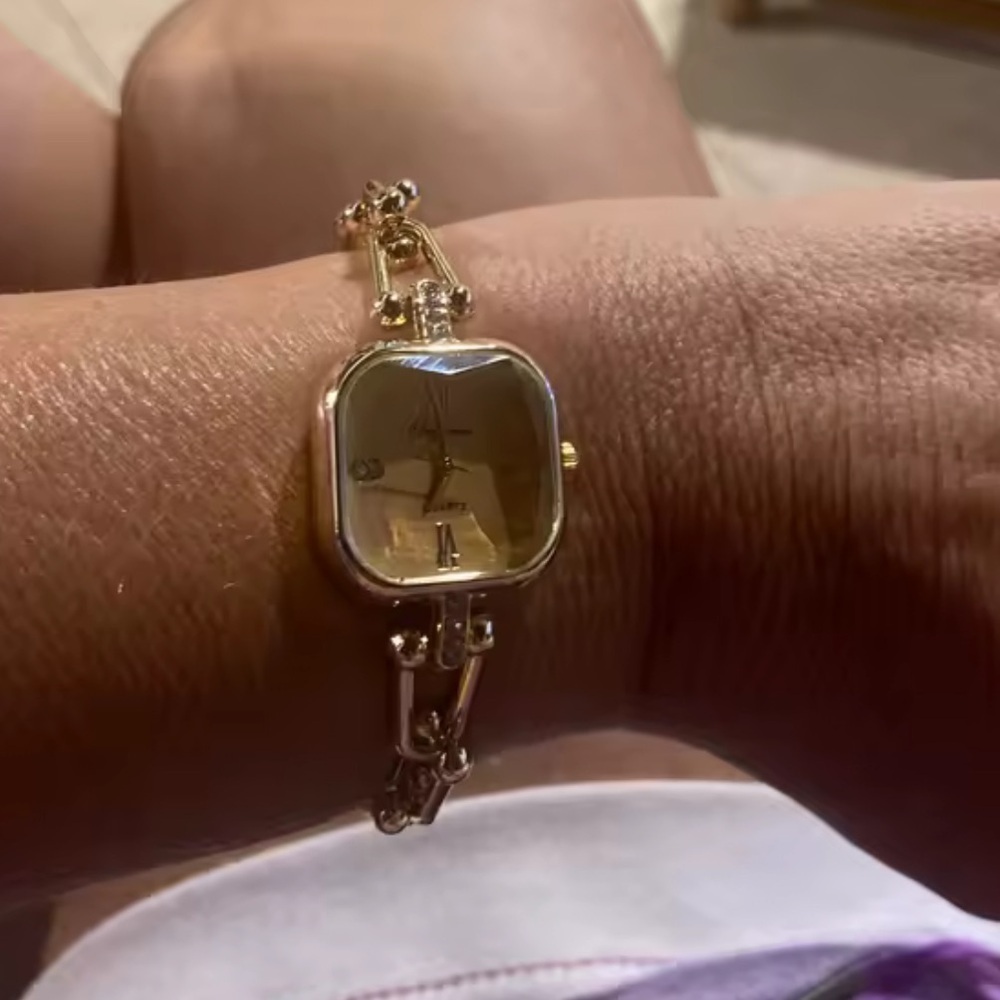 Graduated Link Classic Elegant Gold Women's Bracelet Watch - Picture 4 of 6